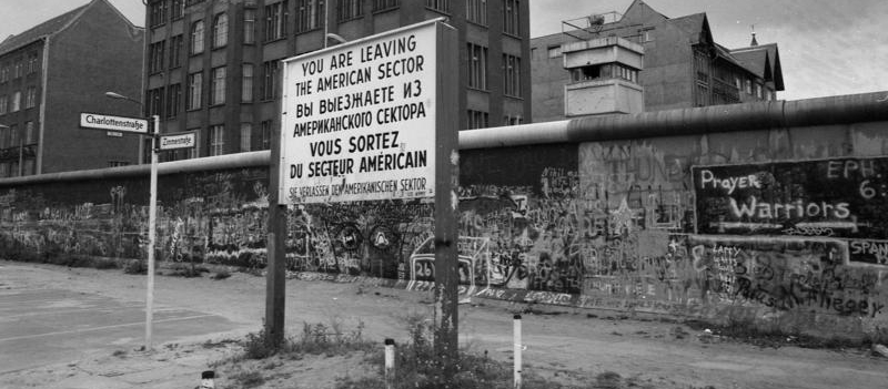 Bundesarchiv_B_145_Bild-F078996-0006,_Berlin,_Berliner_Mauer_in_Kreuzberg.jpg