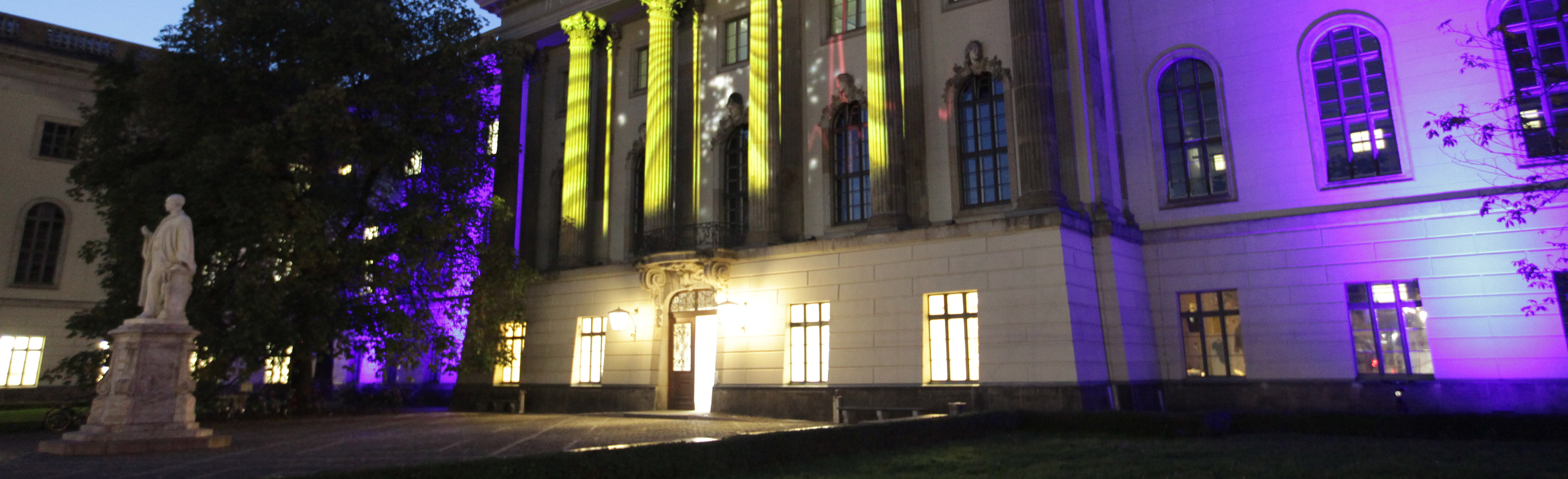 Hauptgebäude (Festival of Lights).jpg